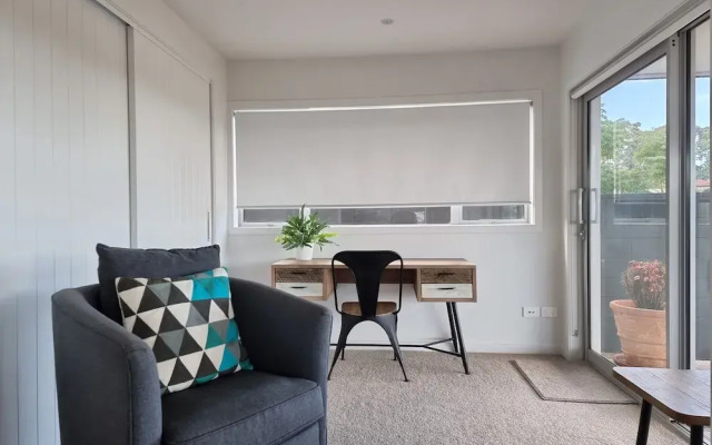 Fabulous Milford 1BR With Views & SkyTV