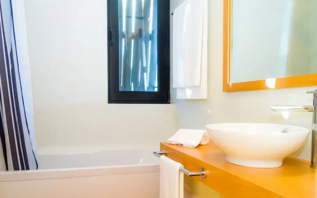 Liiiving In Caminha - Lawny Pool House