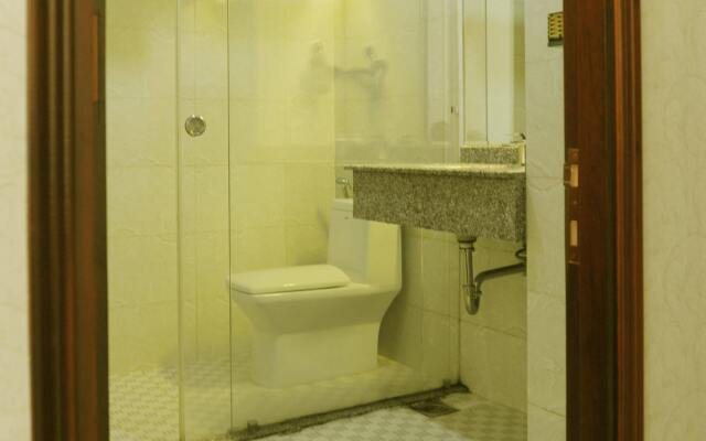 Holiday Hotel