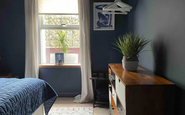 Stunning Apartment by The Leas, West End