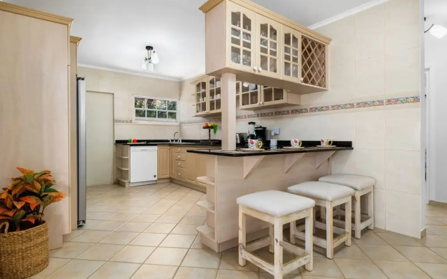 Remodeled 3br2ba Cozy Central Private Pool