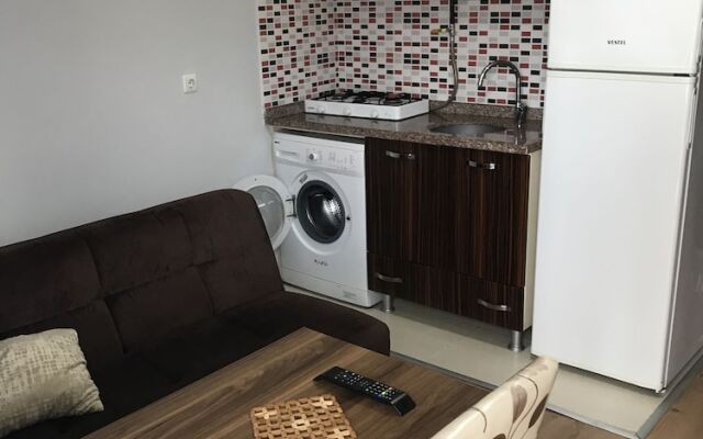 Zoviya Hill White Apart