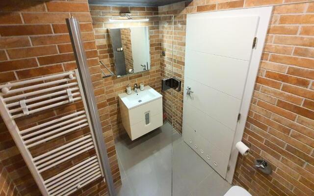 Eriss Studio Suite - OZone building apartment