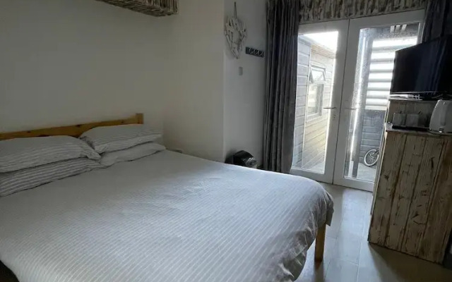 OYO Shore Surf Lodge