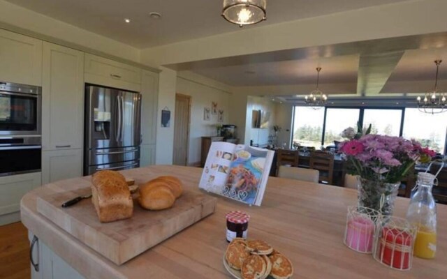 Immaculate 5-bed House Located in Caernarfon
