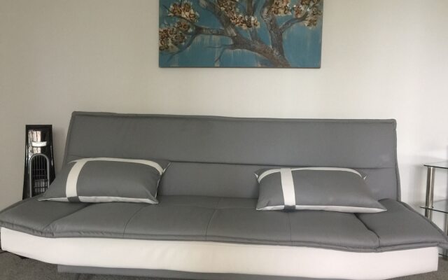 Cute One Bed Room on Lake Road