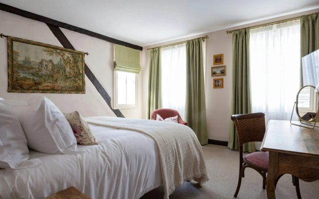 The White Hart - A Heartwood Inn