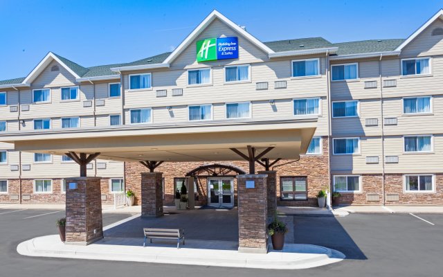 Holiday Inn Express & Suites Fredericton, an IHG Hotel