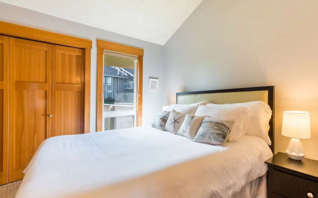 Coastal Chic Beach Condo by Avantstay Balcony