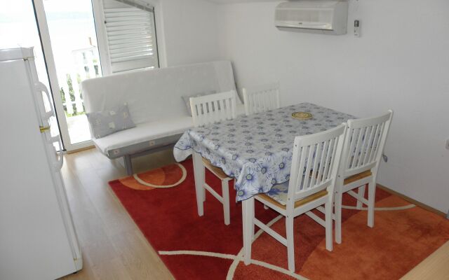 Apartment Zvone - 100 m from sea: A2 Bibinje, Zadar riviera