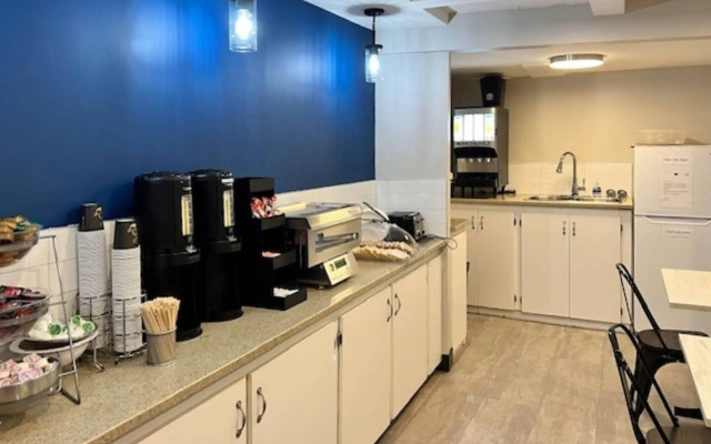 Econo Lodge Motel Village