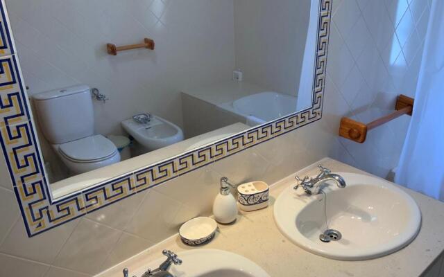 Guest House Alfarrobeiras