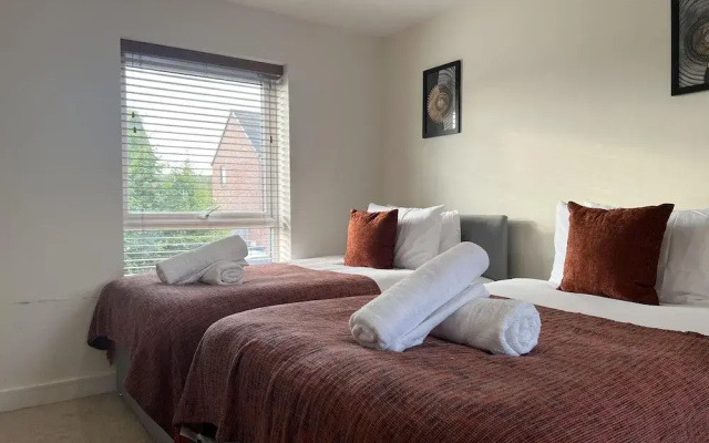 Cozy Retreat Sleeps 9 With Garden