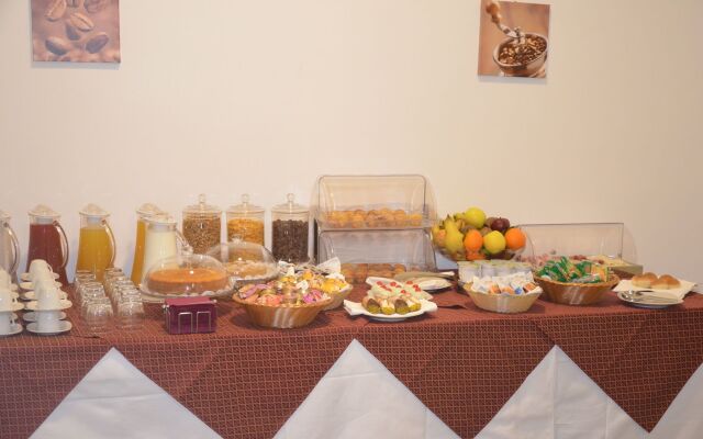 Moonlight Hotel & Suites