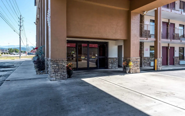 Red Roof Inn & Suites Pigeon Forge - Parkway