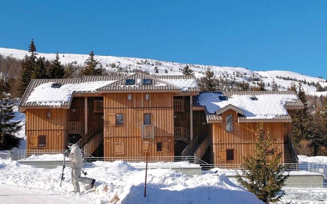 Wooden apartment in family friendly and sunny Superdevoluy