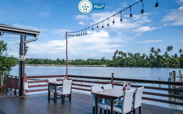 Baan Amphawa Resort & Spa