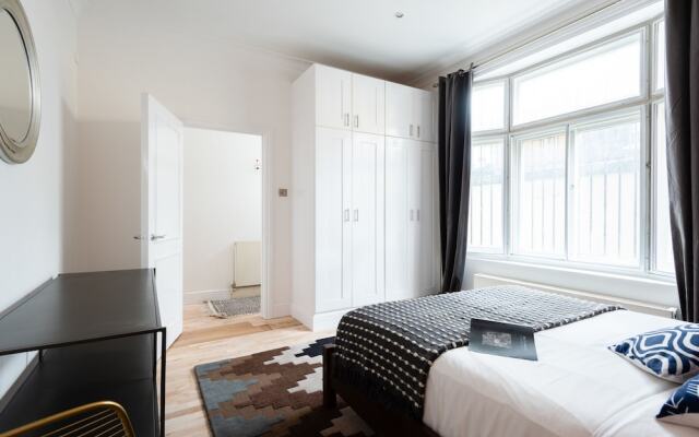 2 bedroom family home in trendy Notting Hill