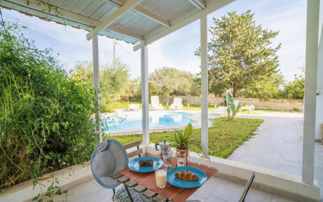 Villa Malamuri in Caucana-finaiti-casuzze-finaiti Nord