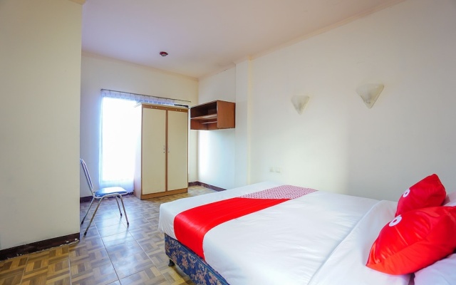 OYO 2217 Galaxy Hotel – Guest Rooms – Manado
