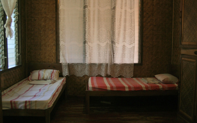 Jjs Backpackers Village