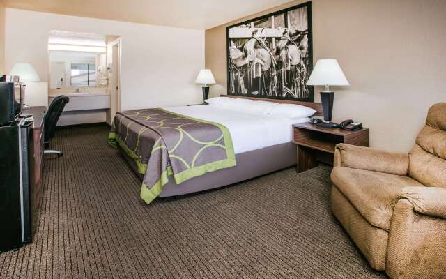 Super 8 by Wyndham Oklahoma Airport Fairgrounds West