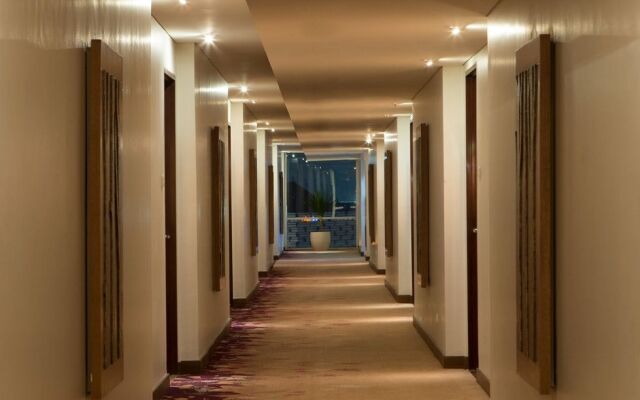 Santika Premiere Kota Harapan Indah