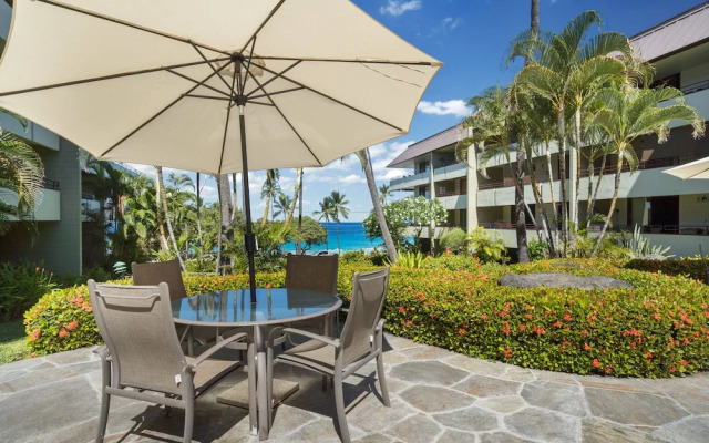 Honu Hale Minutes Away From the Beach!