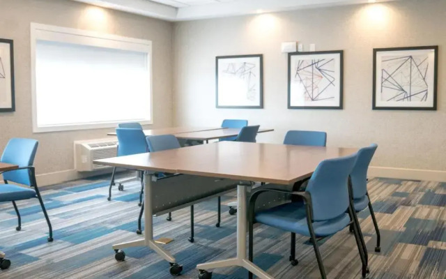 Holiday Inn Express & Suites Brandon by IHG