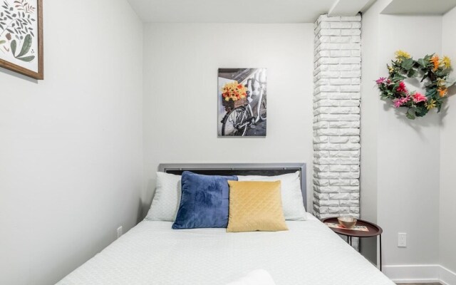 1BR Boutique Apt - Within DT Hamilton