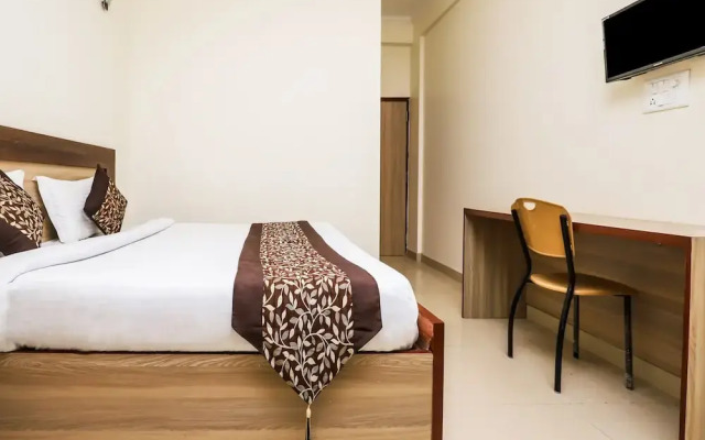 OYO 23018 Hotel Expo Suites