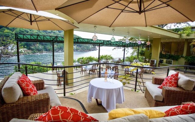 Luxury Suite With Garden and Ocean View