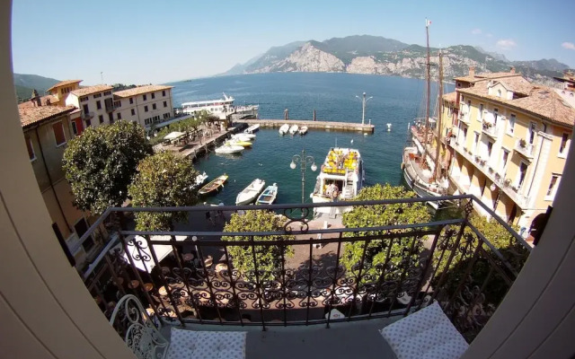 The charmant apartment with lake view