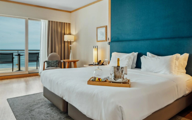 Sesimbra Oceanfront Hotel