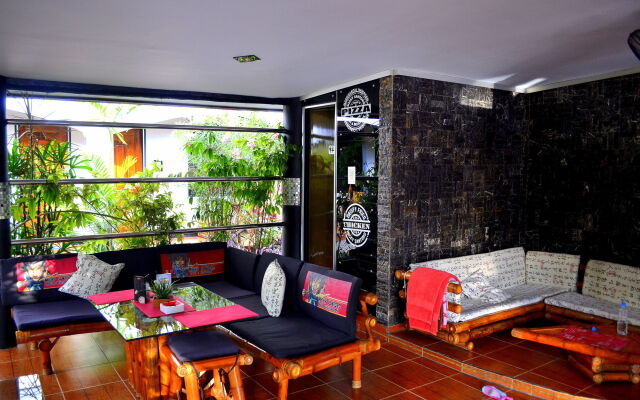 Micky Santoro Hotel & Restaurant