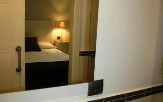 Montseny Suites & Apartments