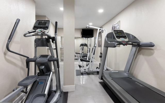Super 8 by Wyndham New Orleans