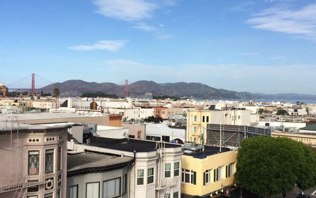 Cow Hollow Inn & Suites