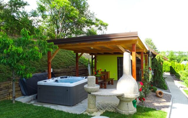 Ladybug House With Whirlpool