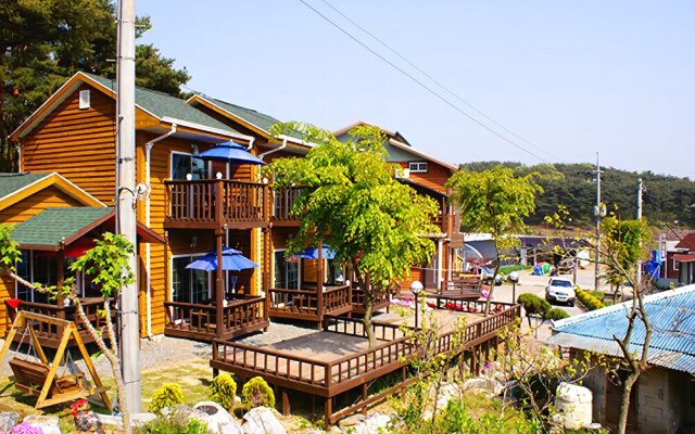 Anmyeondo Dream Garden Pension