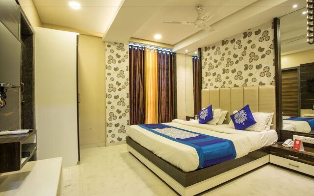 OYO 5253 Hotel Orange Lily