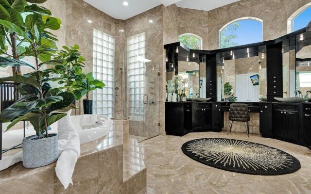 Lavish 8 Br Estate with Pool & Courts