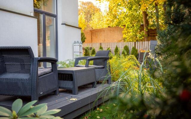 #stayhere - Unique Spacious & Modern 2BDR Upscale Neighbourhood