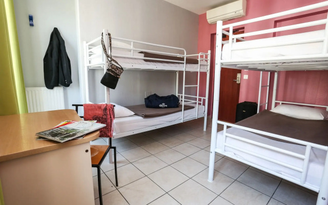 Le Montclair Montmartre by River Hostel