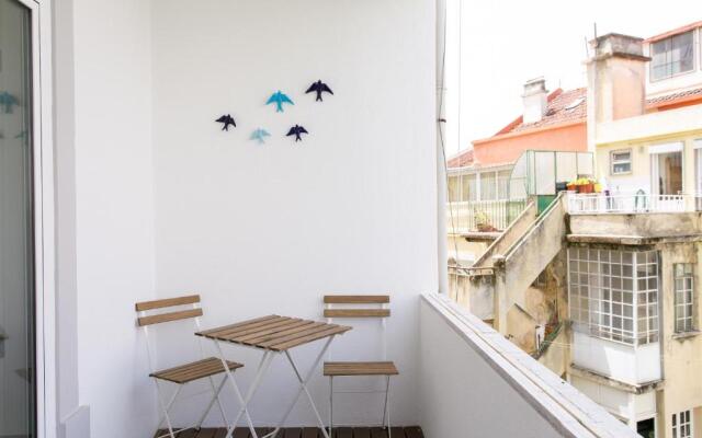 Lisbon luxury retreat! 2 suites, balcony & views!!
