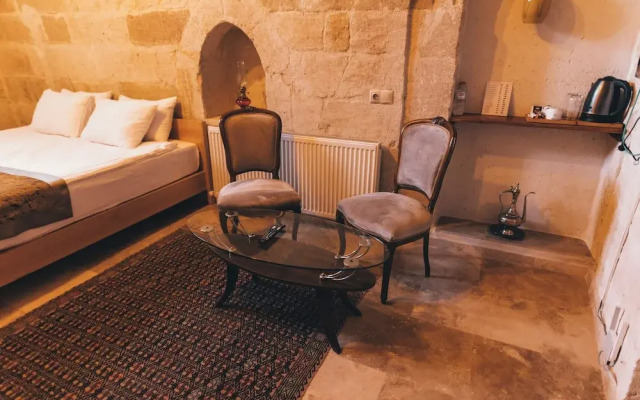 Kapalos Cave Hotel