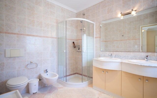 Gorgeous private villa for 10 in Moraira