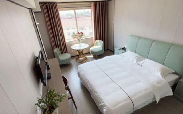 Tongxiang haina business hotel