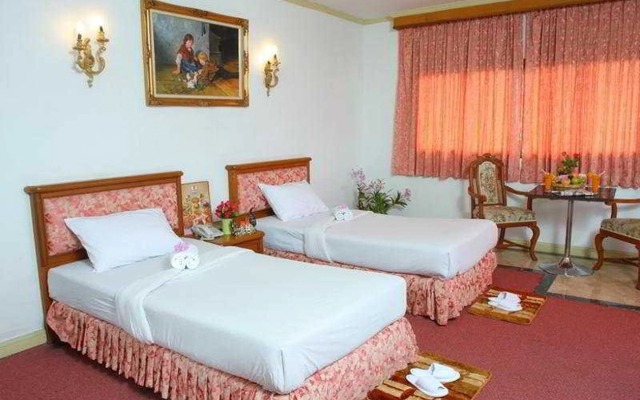 13 Coins Hotel Bang Yai