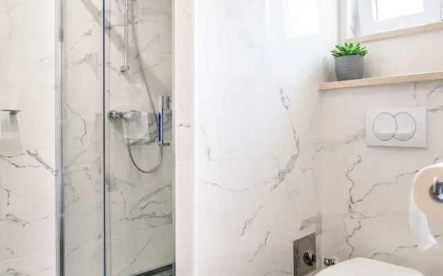 California Apartments III